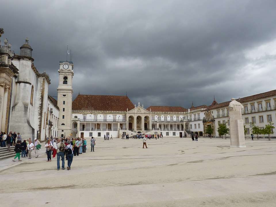 Algunos profesores de la Universidad de Coimbra también formaron parte de la Escuela de Salamanca. Fuente: Pixabay.