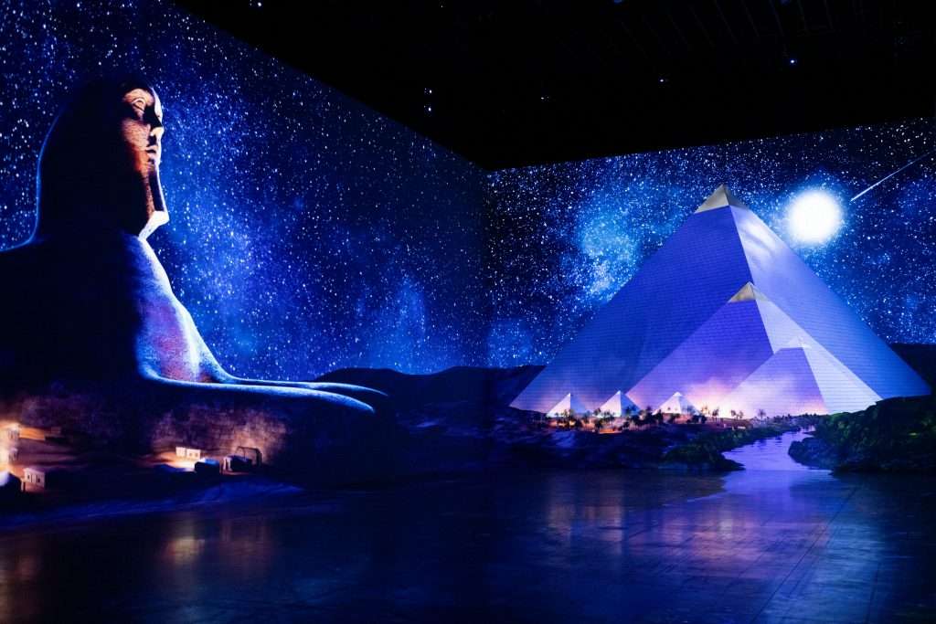 "Tutankamon, la exposición inmersiva", situada en Matadero Madrid.