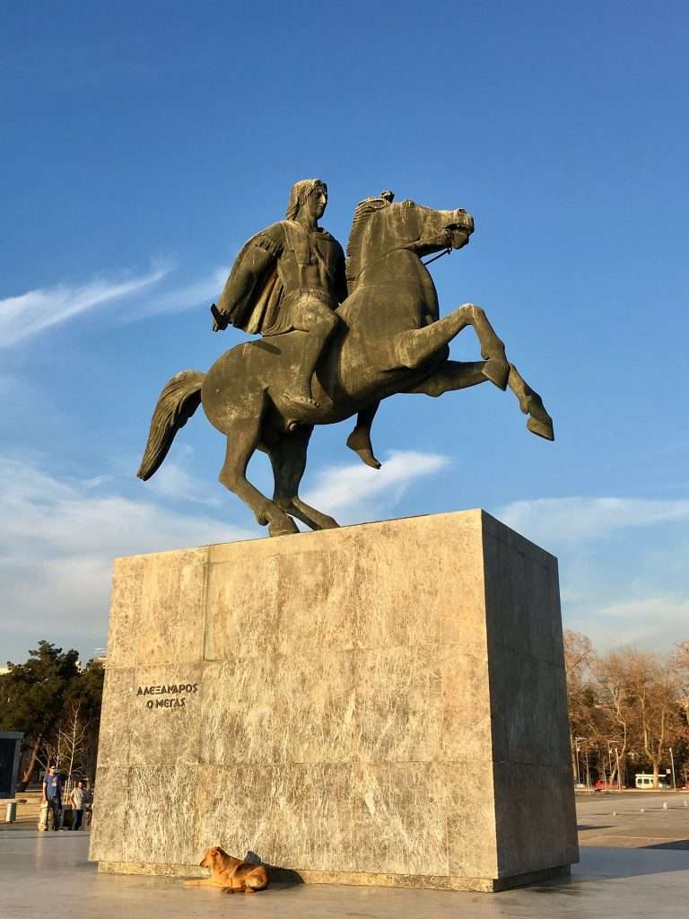 Fotografía de un monumento dedicado a Alejandro Magno. Fuente: Pixabay. 