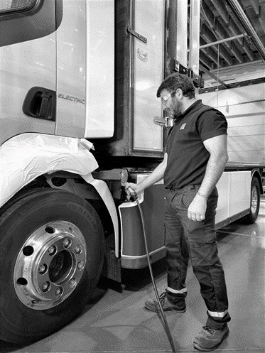 Carga con cargador privado de un camión eléctrico Volvo FL Electric.
Cargadores Vehículos Eléctricos