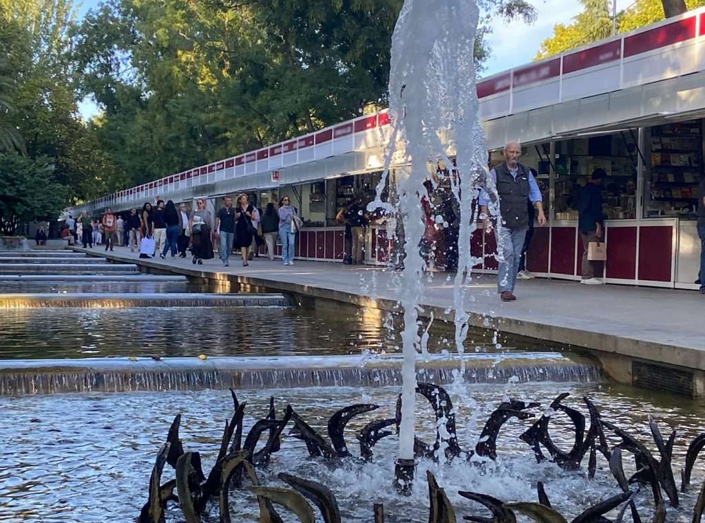 Gente paseando por la feria en la edición pasada.