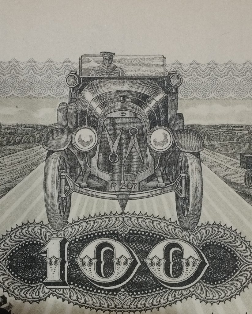 Dibujo de un automóvil antiguo con un conductor al volante, destacado sobre un fondo paisajístico, acompañado por la cifra '100' adornada.