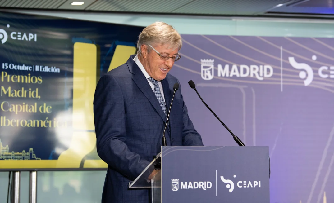 Alejandro G. Roemmers recibe un reconocimiento por su trayectoria cultural